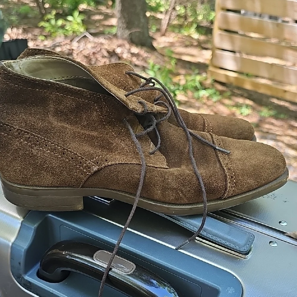 Calvin Klein Seude Chukka Boots Size 7.5